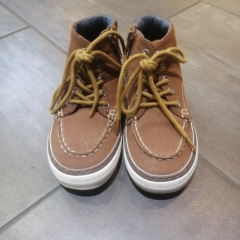 Toddler boy size 11 brown GAP boot